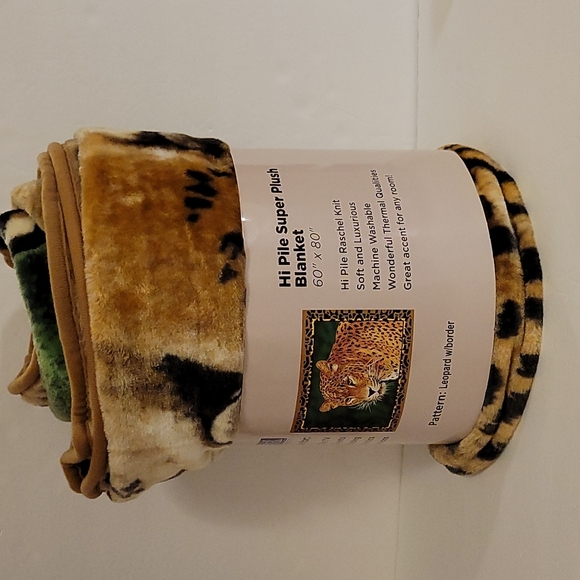 Hi Pile Super Plush Blanket 60" x 80" Leopard w/border - Picture 3 of 5